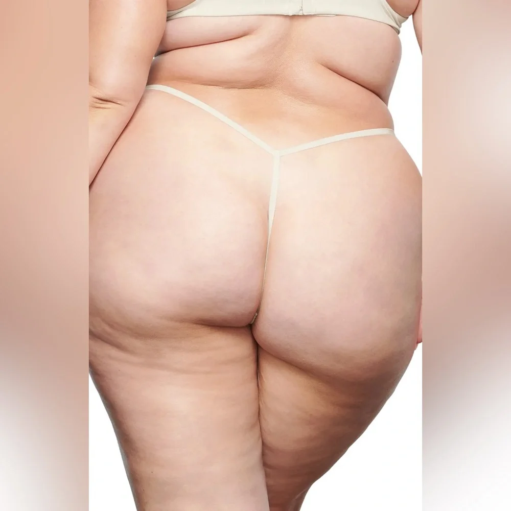 SKIMS Stretch Cotton G-String Thong - Picture 4 of 9